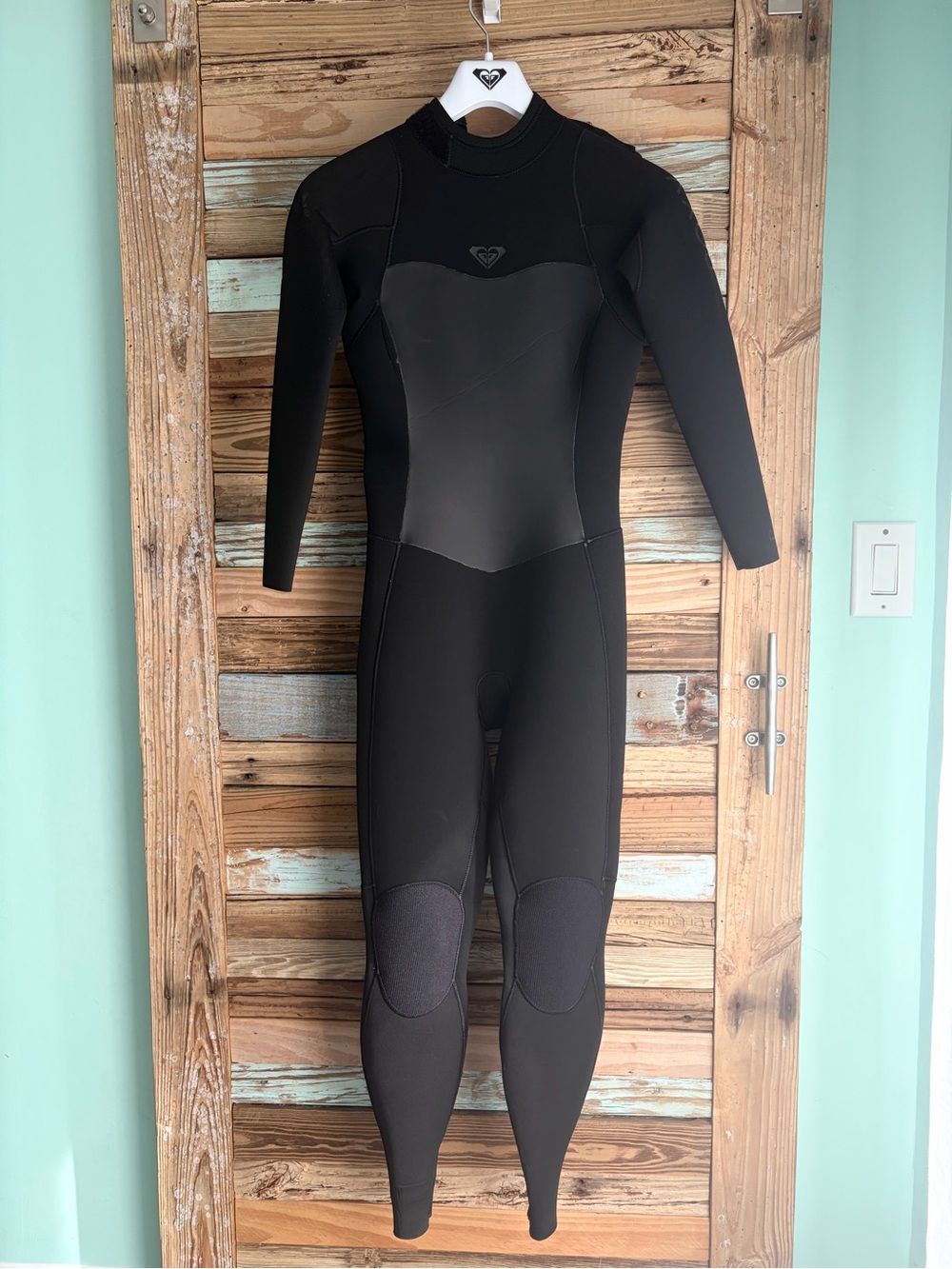 Roxy Syncro 4/3mm full-length women’s wetsuit in black, size 6.